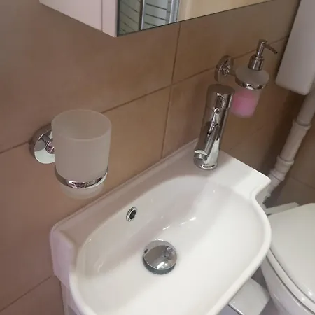 Angelos Appartement *